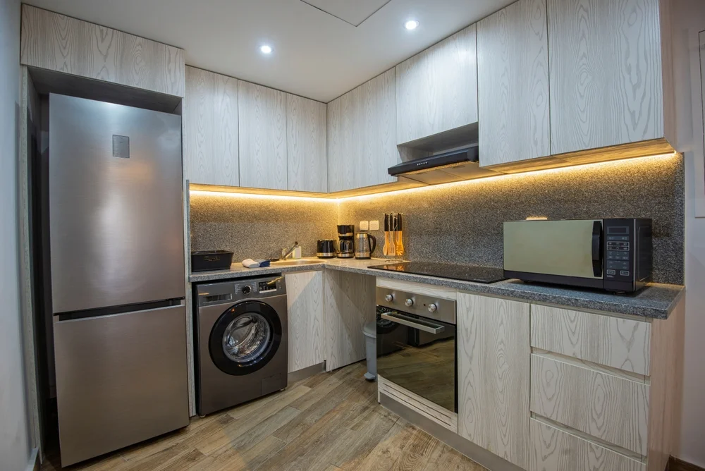 beautiful furnished kitchen